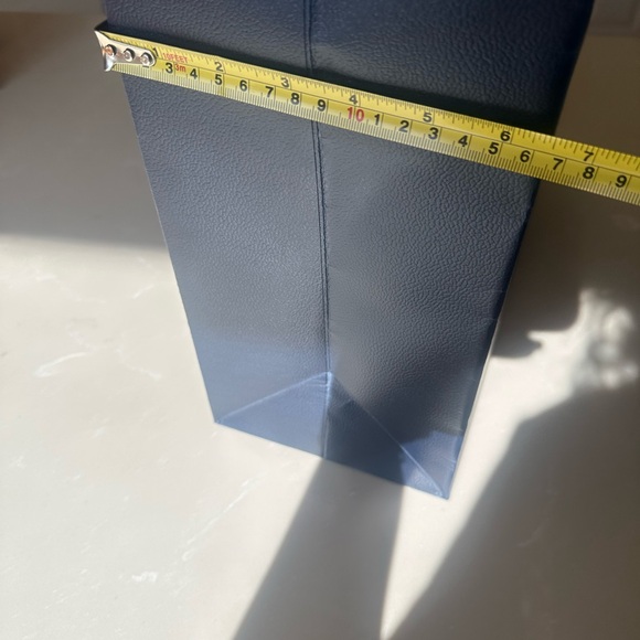 Louis Vuitton large gift bagππππππππππ
Great for storage and decoration - Picture 9 of 12